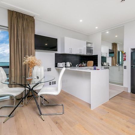 Exquisite Sun Soaked Corner Apartment Auckland Dış mekan fotoğraf